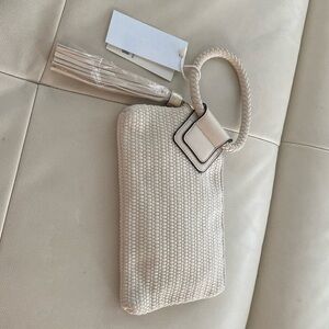 Fashionable purse in off white-